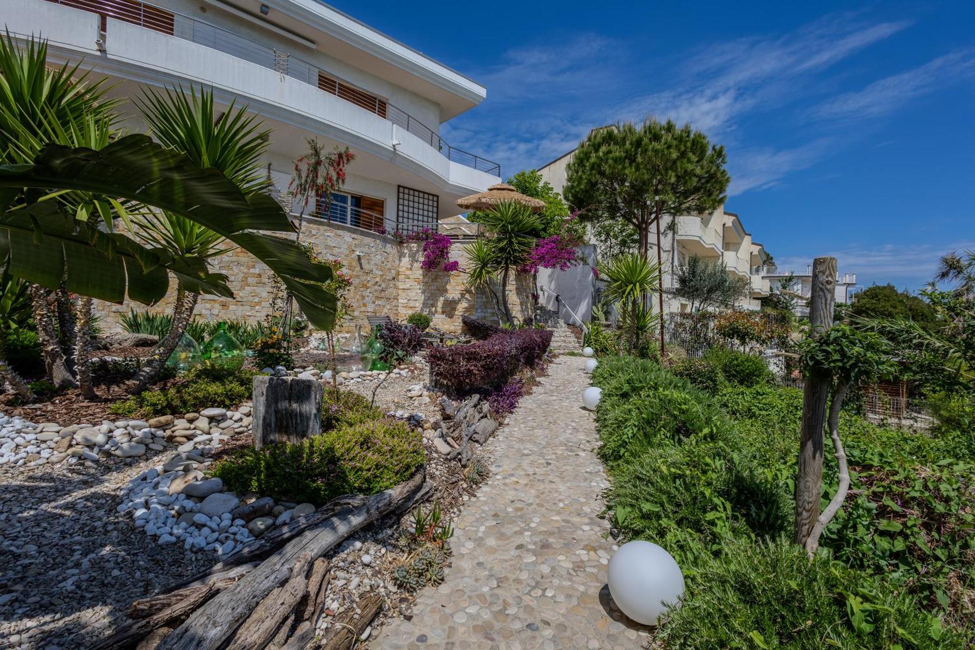 Residenze Longhi Bed and Breakfast Vasto Exteriör bild